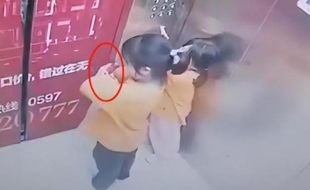 新门内部资料内部网站和挡电梯门致幼童被困与挡电梯门这事到底有多危险?