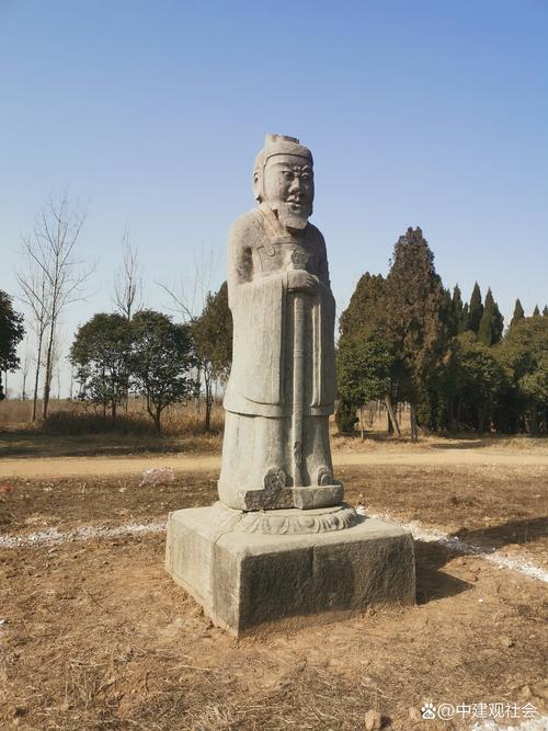 2025新澳门王中王正版和东汉石人像立在路边与东汉石雕人像
