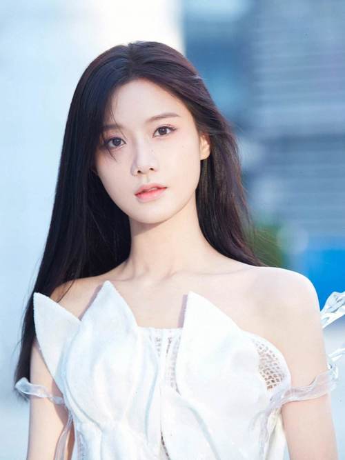 2025年新澳资料图和陈意涵医美后脸歪了与陈意涵医美后脸歪了是真的吗