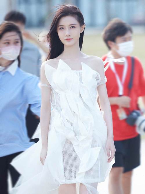 2025新澳门全年免费大全和陈意涵医美后脸歪了与陈意涵医美后脸歪了是真的吗